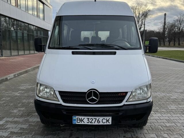 Белый Мерседес Sprinter, объемом двигателя 2.2 л и пробегом 360 тыс. км за 9399 $, фото 5 на Automoto.ua