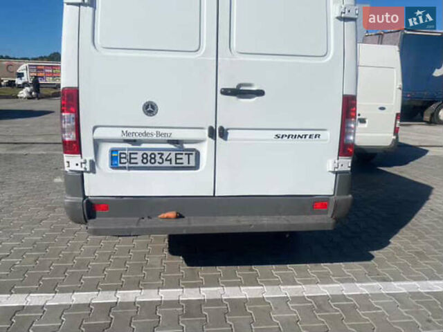 Белый Мерседес Sprinter, объемом двигателя 2.2 л и пробегом 480 тыс. км за 6200 $, фото 3 на Automoto.ua