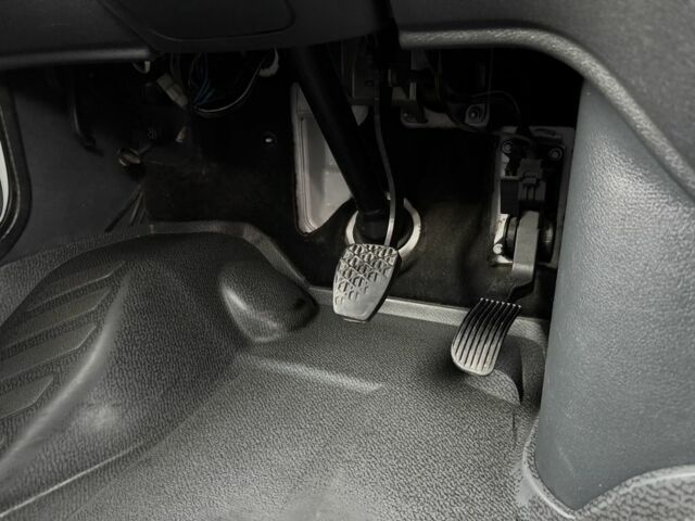 Белый Мерседес Sprinter, объемом двигателя 2.2 л и пробегом 360 тыс. км за 9399 $, фото 22 на Automoto.ua