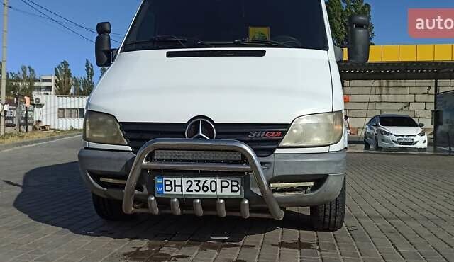 Белый Мерседес Sprinter, объемом двигателя 2.15 л и пробегом 268 тыс. км за 10500 $, фото 4 на Automoto.ua