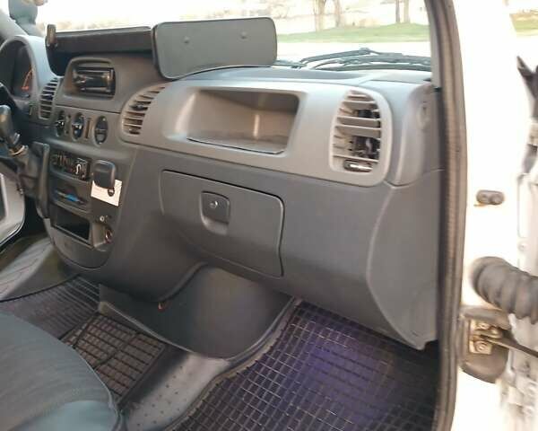 Белый Мерседес Sprinter, объемом двигателя 2.7 л и пробегом 757 тыс. км за 13400 $, фото 18 на Automoto.ua