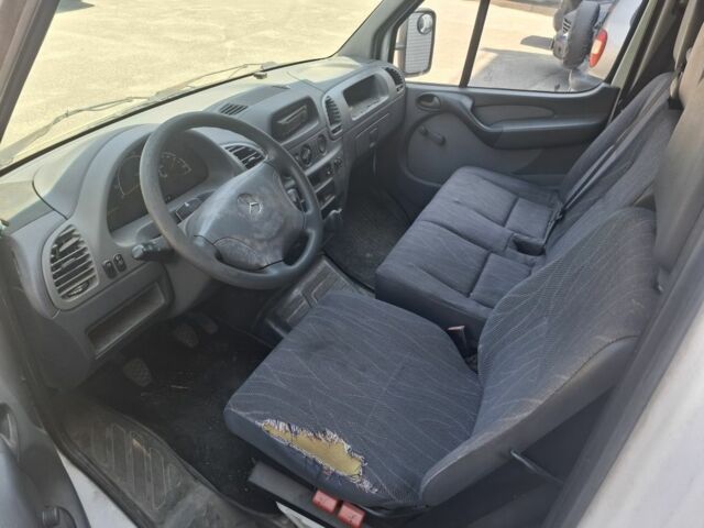 Белый Мерседес Sprinter, объемом двигателя 2.2 л и пробегом 451 тыс. км за 4000 $, фото 2 на Automoto.ua