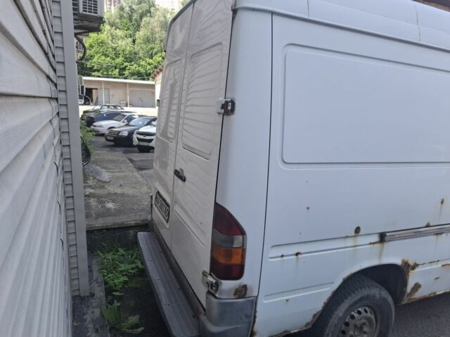 Белый Мерседес Sprinter, объемом двигателя 2.2 л и пробегом 451 тыс. км за 4000 $, фото 5 на Automoto.ua
