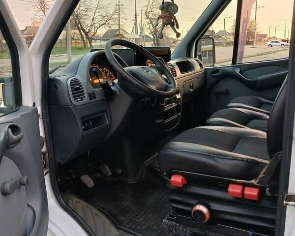 Белый Мерседес Sprinter, объемом двигателя 2.7 л и пробегом 757 тыс. км за 14000 $, фото 40 на Automoto.ua