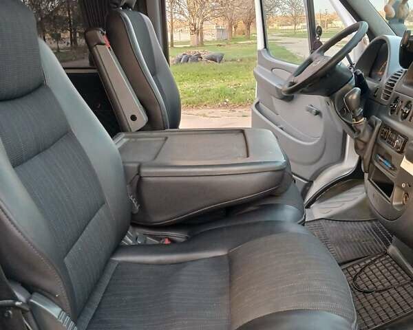 Белый Мерседес Sprinter, объемом двигателя 2.7 л и пробегом 757 тыс. км за 13400 $, фото 17 на Automoto.ua