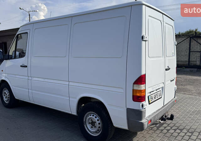 Белый Мерседес Sprinter, объемом двигателя 2.15 л и пробегом 181 тыс. км за 7000 $, фото 3 на Automoto.ua