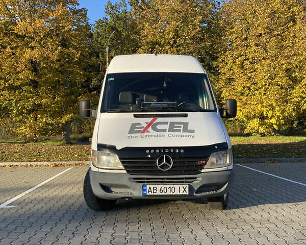 Белый Мерседес Sprinter, объемом двигателя 2.7 л и пробегом 309 тыс. км за 9200 $, фото 1 на Automoto.ua