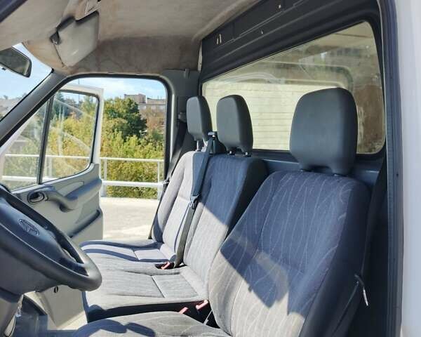 Белый Мерседес Sprinter, объемом двигателя 0 л и пробегом 320 тыс. км за 5500 $, фото 4 на Automoto.ua