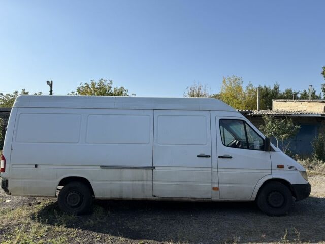 Белый Мерседес Sprinter, объемом двигателя 2.2 л и пробегом 1000 тыс. км за 2425 $, фото 2 на Automoto.ua