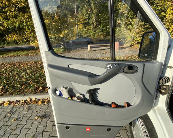 Белый Мерседес Sprinter, объемом двигателя 2.7 л и пробегом 309 тыс. км за 9200 $, фото 23 на Automoto.ua