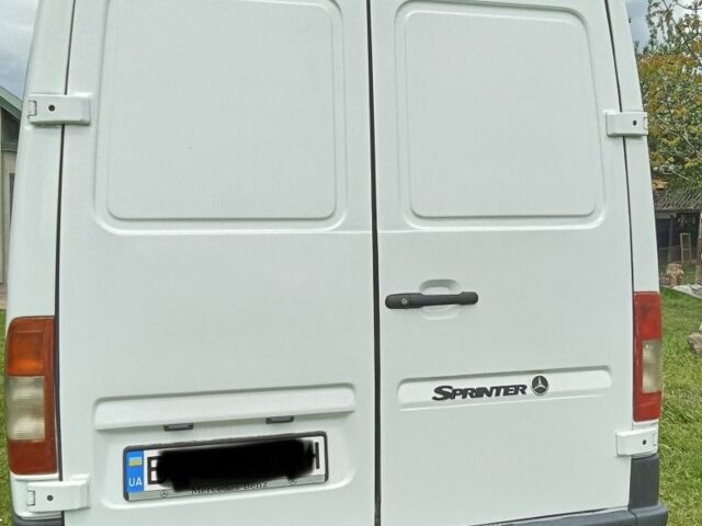 Белый Мерседес Sprinter, объемом двигателя 2.2 л и пробегом 627 тыс. км за 6800 $, фото 3 на Automoto.ua