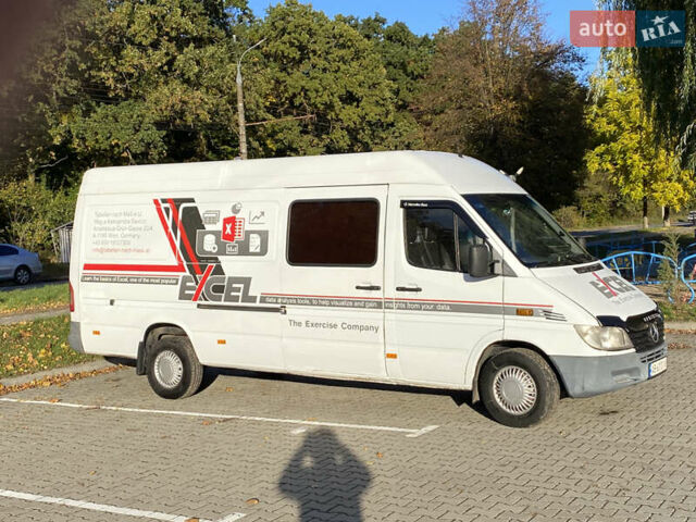 Белый Мерседес Sprinter, объемом двигателя 2.7 л и пробегом 309 тыс. км за 9200 $, фото 9 на Automoto.ua