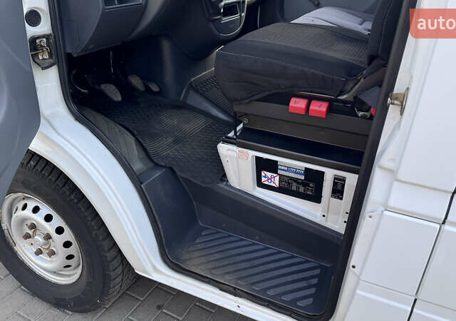 Белый Мерседес Sprinter, объемом двигателя 2.15 л и пробегом 181 тыс. км за 7000 $, фото 17 на Automoto.ua