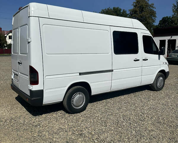 Белый Мерседес Sprinter, объемом двигателя 2.15 л и пробегом 700 тыс. км за 8000 $, фото 6 на Automoto.ua