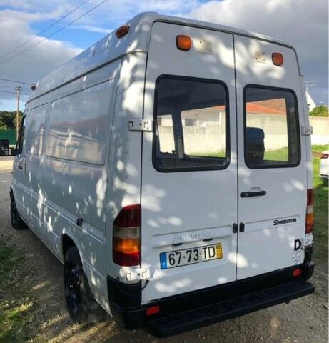 Белый Мерседес Sprinter, объемом двигателя 2.7 л и пробегом 500 тыс. км за 5809 $, фото 2 на Automoto.ua