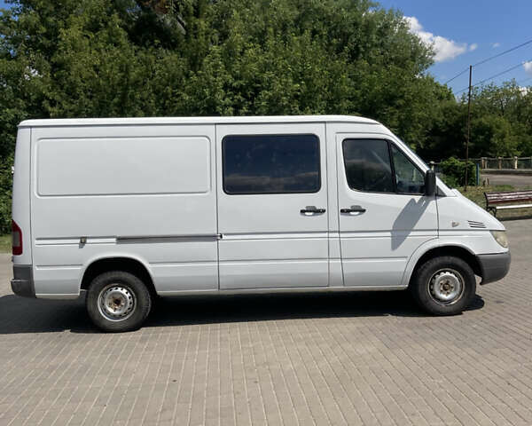 Белый Мерседес Sprinter, объемом двигателя 2.2 л и пробегом 340 тыс. км за 7200 $, фото 6 на Automoto.ua