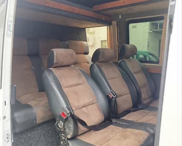 Белый Мерседес Sprinter, объемом двигателя 2.69 л и пробегом 420 тыс. км за 10550 $, фото 4 на Automoto.ua