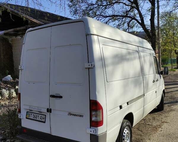 Белый Мерседес Sprinter, объемом двигателя 2.2 л и пробегом 376 тыс. км за 7999 $, фото 2 на Automoto.ua