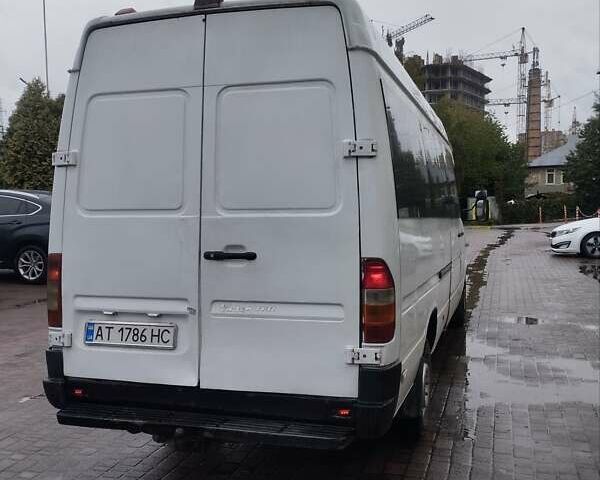 Белый Мерседес Sprinter, объемом двигателя 2.7 л и пробегом 600 тыс. км за 7600 $, фото 3 на Automoto.ua