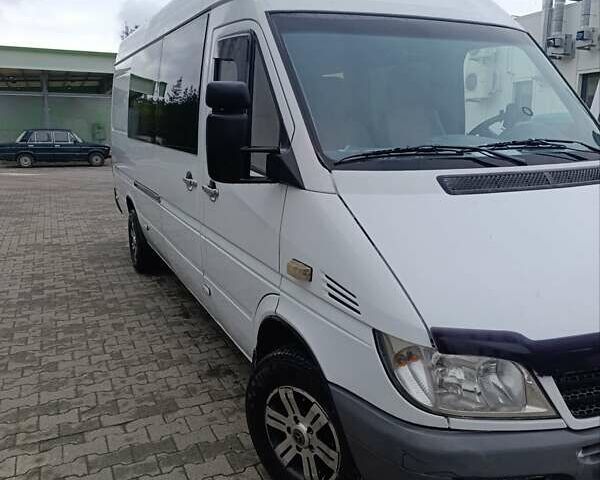 Белый Мерседес Sprinter, объемом двигателя 2.69 л и пробегом 420 тыс. км за 10550 $, фото 2 на Automoto.ua
