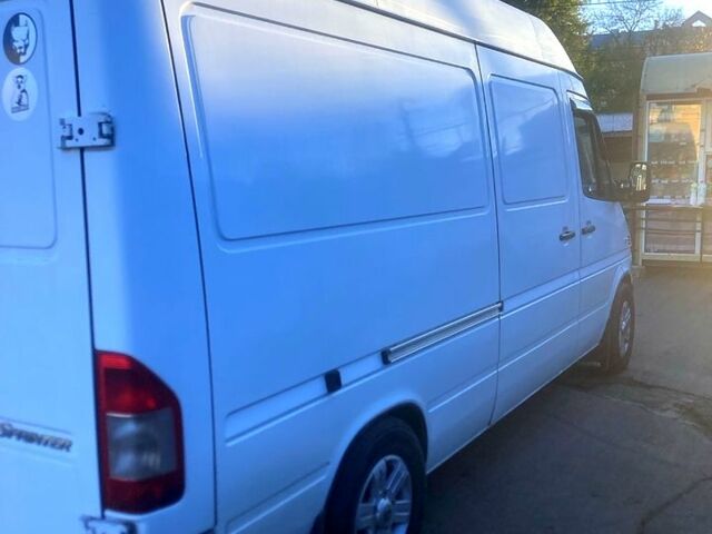 Белый Мерседес Sprinter, объемом двигателя 2.1 л и пробегом 444 тыс. км за 10500 $, фото 3 на Automoto.ua