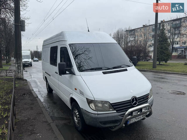 Белый Мерседес Sprinter, объемом двигателя 2.2 л и пробегом 650 тыс. км за 9700 $, фото 1 на Automoto.ua