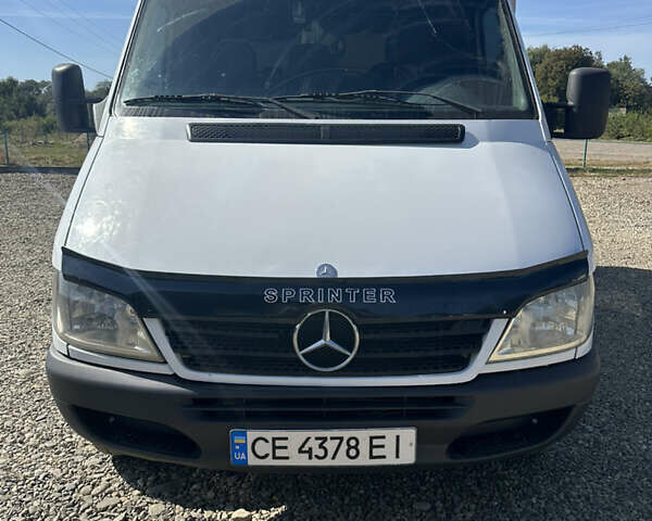 Белый Мерседес Sprinter, объемом двигателя 2.15 л и пробегом 700 тыс. км за 8000 $, фото 1 на Automoto.ua