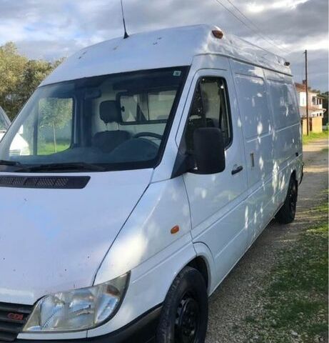 Белый Мерседес Sprinter, объемом двигателя 2.7 л и пробегом 500 тыс. км за 5809 $, фото 4 на Automoto.ua