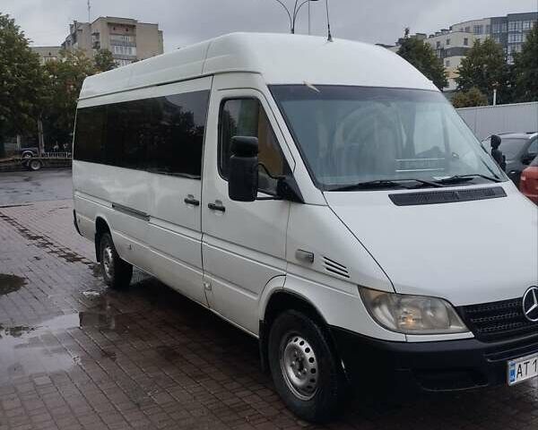 Белый Мерседес Sprinter, объемом двигателя 2.7 л и пробегом 600 тыс. км за 7600 $, фото 2 на Automoto.ua