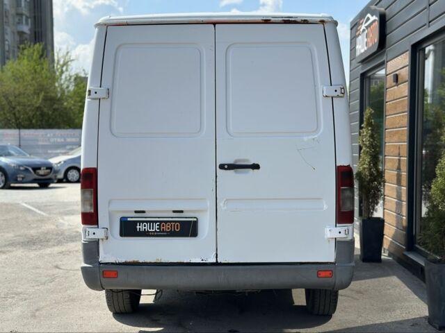 Белый Мерседес Sprinter, объемом двигателя 2.2 л и пробегом 500 тыс. км за 4600 $, фото 6 на Automoto.ua