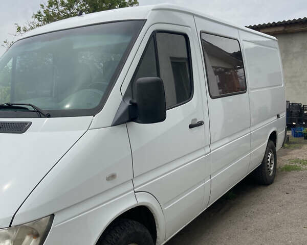 Белый Мерседес Sprinter, объемом двигателя 2.2 л и пробегом 340 тыс. км за 7500 $, фото 3 на Automoto.ua