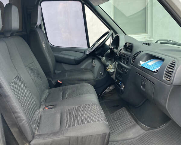 Белый Мерседес Sprinter, объемом двигателя 2.2 л и пробегом 340 тыс. км за 7500 $, фото 8 на Automoto.ua