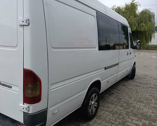 Белый Мерседес Sprinter, объемом двигателя 2.69 л и пробегом 420 тыс. км за 10550 $, фото 3 на Automoto.ua