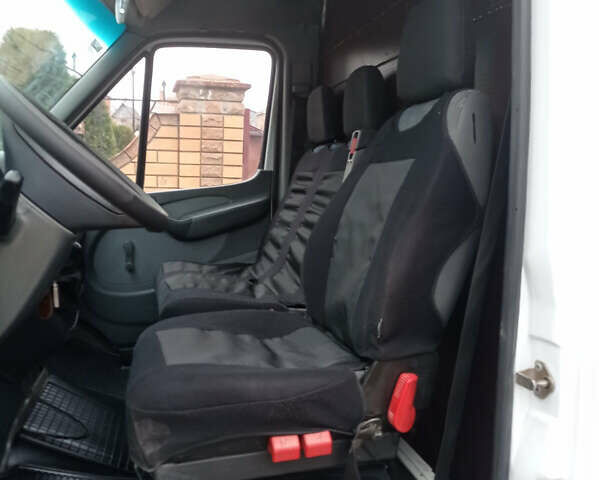 Белый Мерседес Sprinter, объемом двигателя 2.69 л и пробегом 518 тыс. км за 13200 $, фото 12 на Automoto.ua