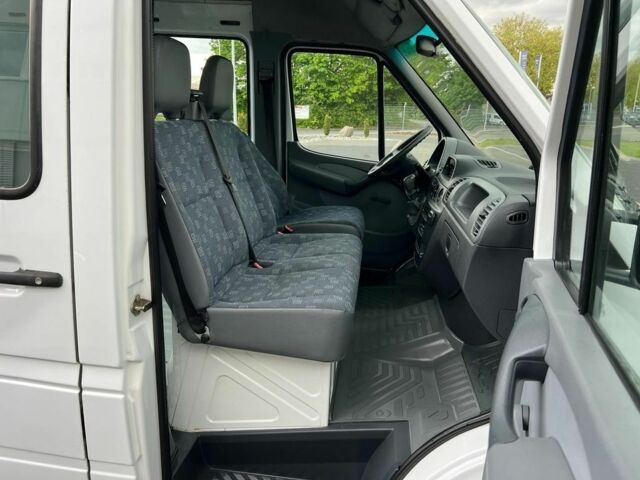 Белый Мерседес Sprinter, объемом двигателя 2.2 л и пробегом 450 тыс. км за 2900 $, фото 3 на Automoto.ua