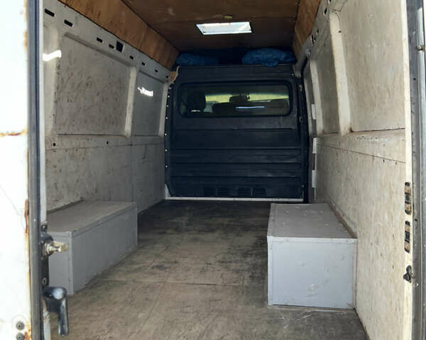 Белый Мерседес Sprinter, объемом двигателя 2.69 л и пробегом 400 тыс. км за 13500 $, фото 3 на Automoto.ua