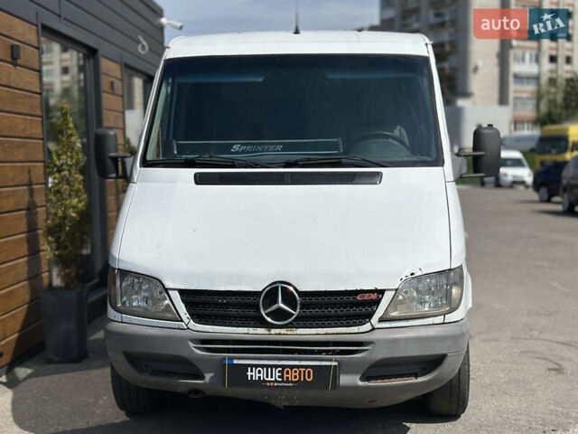 Белый Мерседес Sprinter, объемом двигателя 2.15 л и пробегом 550 тыс. км за 4600 $, фото 2 на Automoto.ua