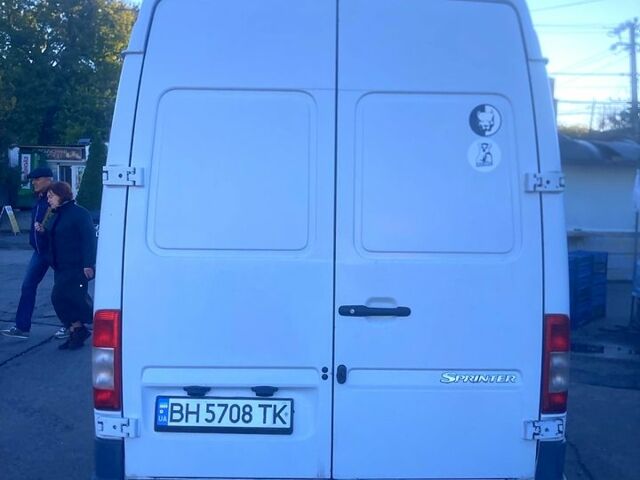Белый Мерседес Sprinter, объемом двигателя 2.1 л и пробегом 444 тыс. км за 10500 $, фото 7 на Automoto.ua