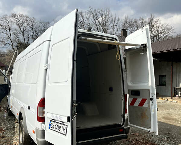 Белый Мерседес Sprinter, объемом двигателя 2.15 л и пробегом 157 тыс. км за 15600 $, фото 22 на Automoto.ua