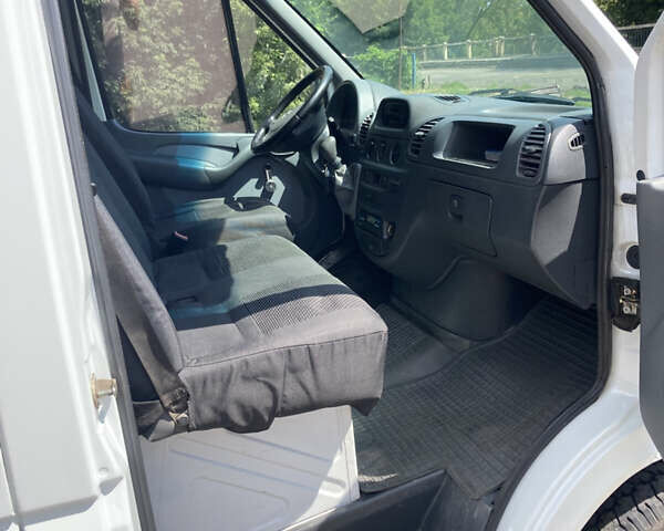 Белый Мерседес Sprinter, объемом двигателя 2.2 л и пробегом 340 тыс. км за 7200 $, фото 11 на Automoto.ua
