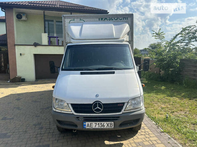 Белый Мерседес Sprinter, объемом двигателя 2.69 л и пробегом 420 тыс. км за 11000 $, фото 3 на Automoto.ua