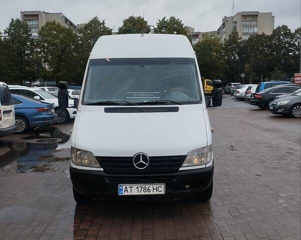 Белый Мерседес Sprinter, объемом двигателя 2.7 л и пробегом 600 тыс. км за 7600 $, фото 1 на Automoto.ua
