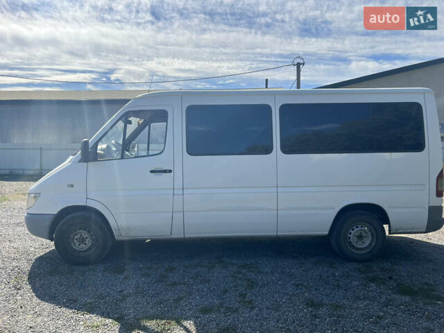 Белый Мерседес Sprinter, объемом двигателя 2.1 л и пробегом 343 тыс. км за 5950 $, фото 4 на Automoto.ua