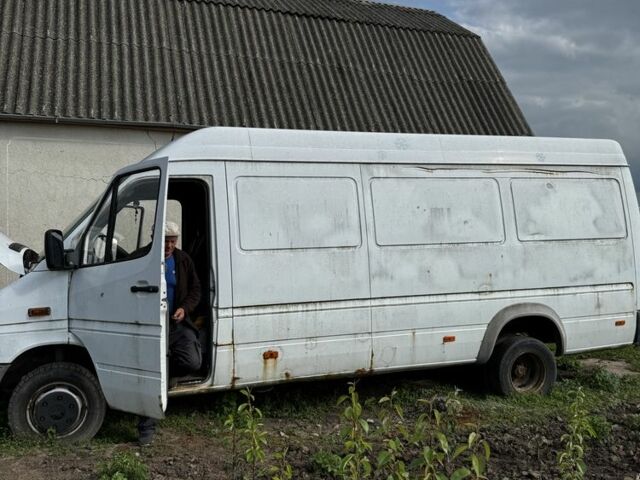 Белый Мерседес Sprinter, объемом двигателя 2.7 л и пробегом 450 тыс. км за 7700 $, фото 2 на Automoto.ua