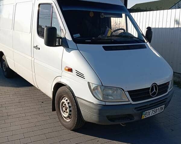 Белый Мерседес Sprinter, объемом двигателя 2.15 л и пробегом 367 тыс. км за 7600 $, фото 3 на Automoto.ua