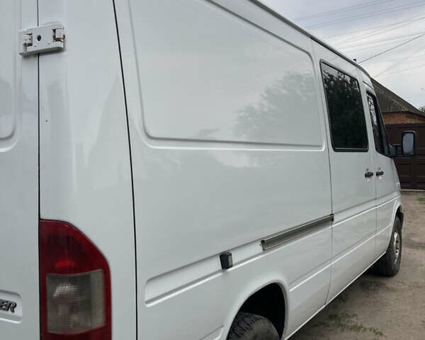 Белый Мерседес Sprinter, объемом двигателя 2.2 л и пробегом 340 тыс. км за 7500 $, фото 2 на Automoto.ua