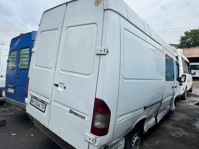 Белый Мерседес Sprinter, объемом двигателя 2.1 л и пробегом 230 тыс. км за 3600 $, фото 4 на Automoto.ua