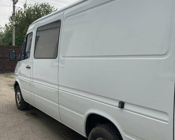 Белый Мерседес Sprinter, объемом двигателя 2.2 л и пробегом 340 тыс. км за 7500 $, фото 4 на Automoto.ua