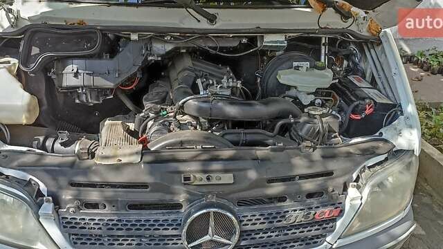 Белый Мерседес Sprinter, объемом двигателя 2.2 л и пробегом 408 тыс. км за 8500 $, фото 4 на Automoto.ua