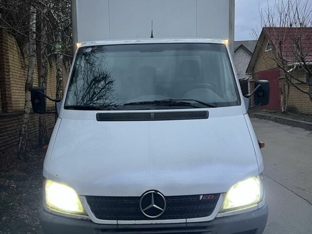 Белый Мерседес Sprinter, объемом двигателя 2.1 л и пробегом 460 тыс. км за 7500 $, фото 2 на Automoto.ua
